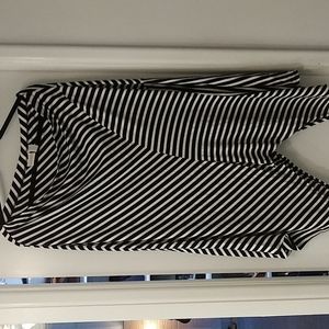 Chico's black and white skirt. Size 2